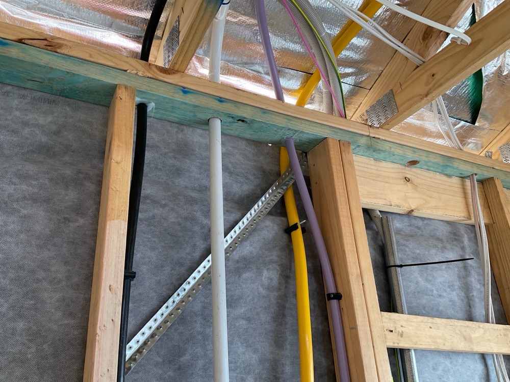 Gas pipe in contact with structural steel, recorded on a lock-up inspection in Officer, 10 km from Pakenham East